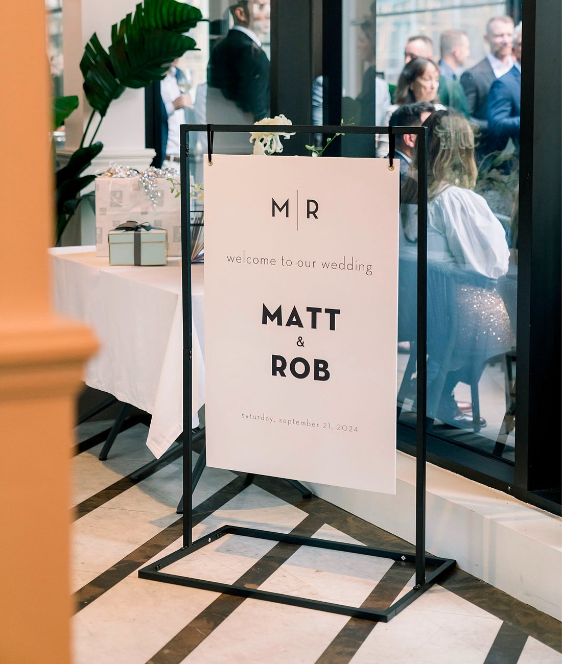 How to Personalize Your Wedding Signs for a Truly Unique Celebration