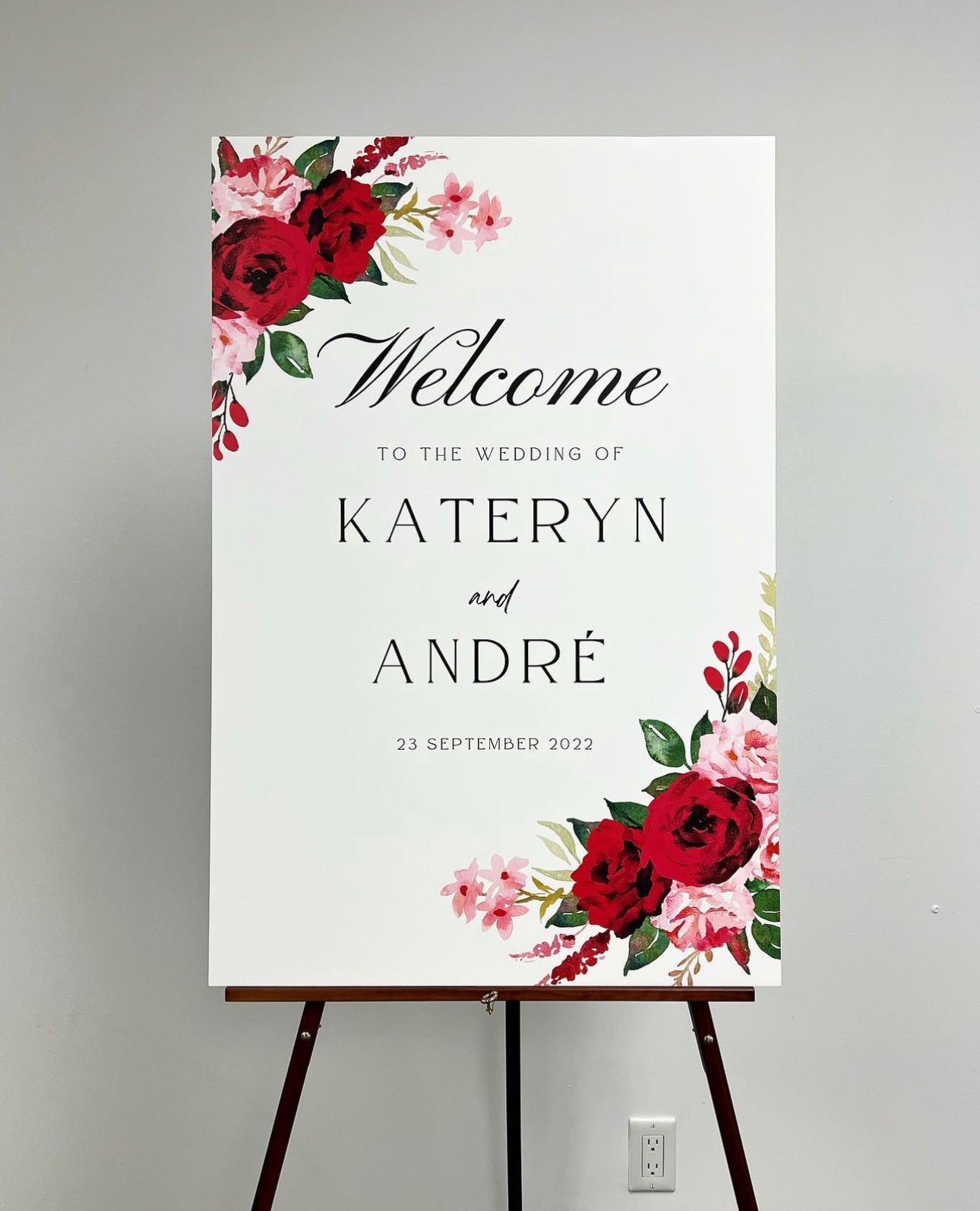 Red Roses Elegant Welcome Sign